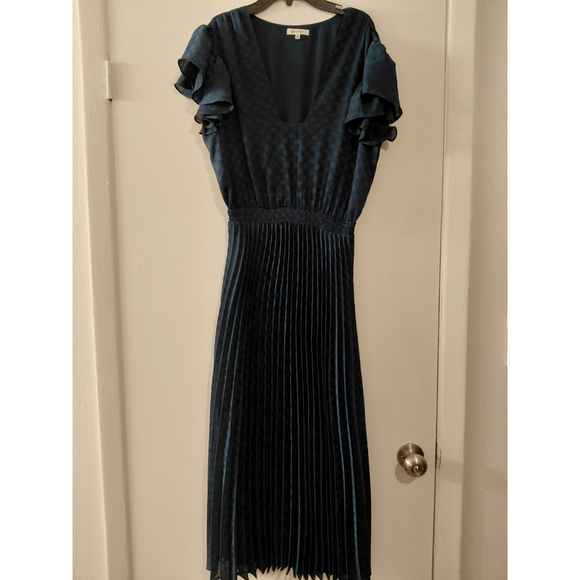Max Studio Dresses & Skirts - Max Studio Women’s Dress Navy Blue Short Sleeve V-Neck Tiered Ruffle Size M